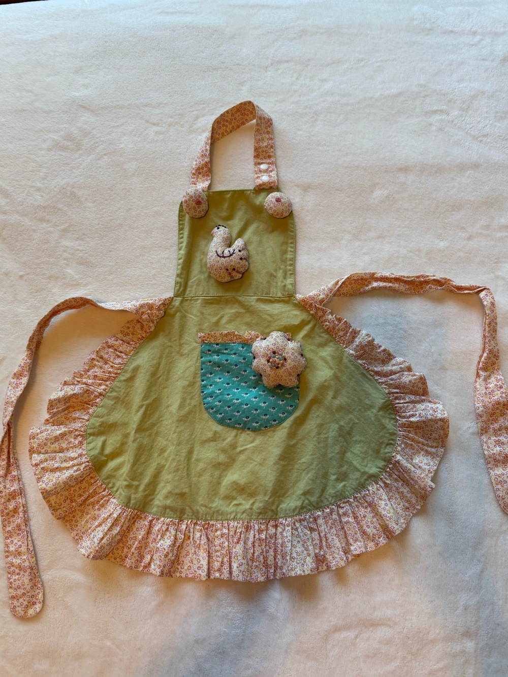 Anthropologie Adorable Green Childs Apron with Teal Pocket & Floral Ruffle - Picture 2 of 5